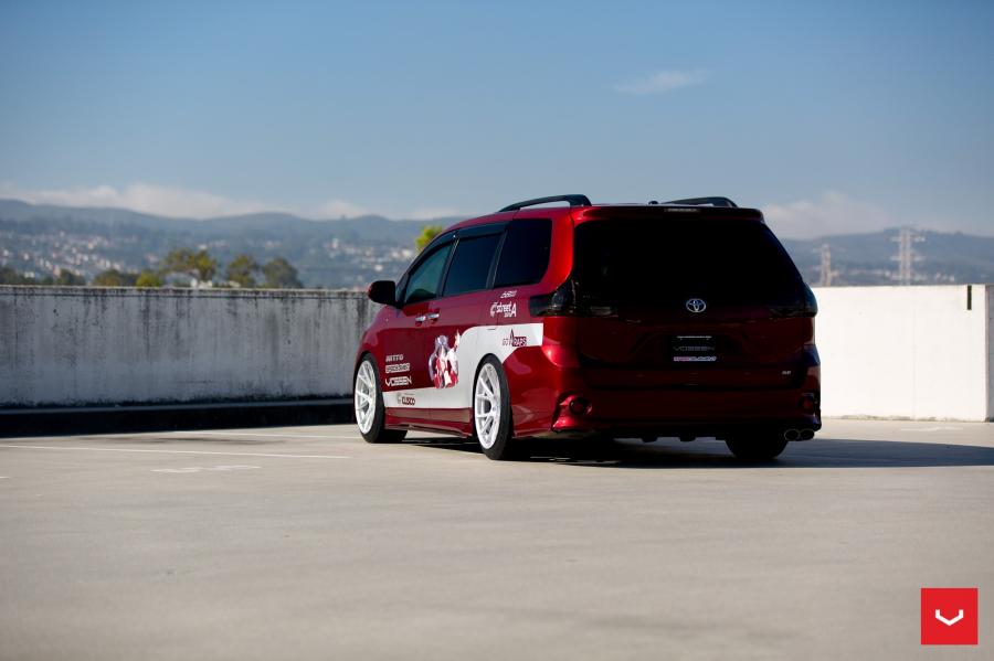  Toyota Sienna by Vossen on Vossen Wheels (VFS6) 2017 года  (фото 12 из 31)
